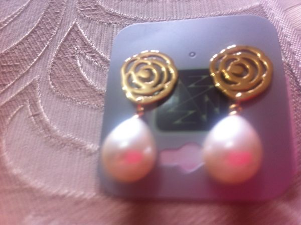 Brinco Dourado c/ Gota de Pérola